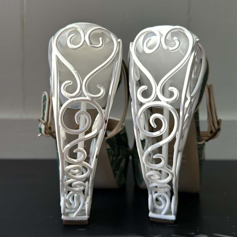 Charlotte Olympia Garden Party with White Wire Heels - Picture 4 of 9
